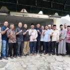 Wawalko Banda Aceh Afdhal Khalilullah dan Ketua TP PKK Dessy Maulidha menghadiri syukuran Keuchik Jeulingke di Kompleks Perumnas Jeulingke, Sabtu (14/2/2026). Foto: Dok. Prokopim Kota Banda Aceh