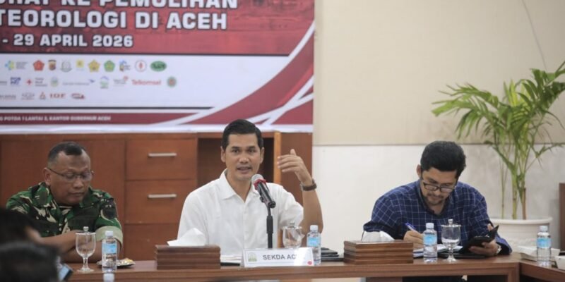 Sekda Aceh M. Nasir memimpin rapat koordinasi percepatan penanganan pascabencana dan kesiapan Ramadhan di Banda Aceh, Senin (16/2/2026). Foto: Dok. Biro Adpim Setda Aceh