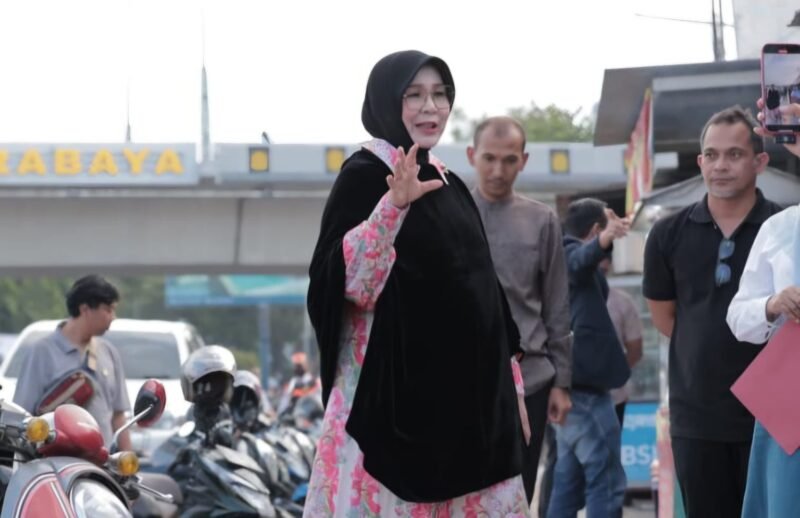 Wali Kota Banda Aceh, Illiza Sa’aduddin Djamal, menindaklanjuti keluhan warga terkait durasi lampu lalu lintas di Simpang Oman dengan menginstruksikan koordinasi cepat bersama BPTD Aceh, Jumat (20/2/2026). Foto: Dok. Prokopim Kota Banda Aceh