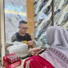 BSI Agen melayani transaksi keuangan masyarakat di Aceh sebagai bagian dari program inklusi PT Bank Syariah Indonesia Tbk, Banda Aceh, Rabu (25/2/2026). Foto: Dok. Istimewa