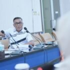 Anggota Komisi I DPRK Banda Aceh Ismawardi menyampaikan keterangan kepada wartawan, Jumat (26/2/2026). Foto: Dok. DPRK Banda Aceh