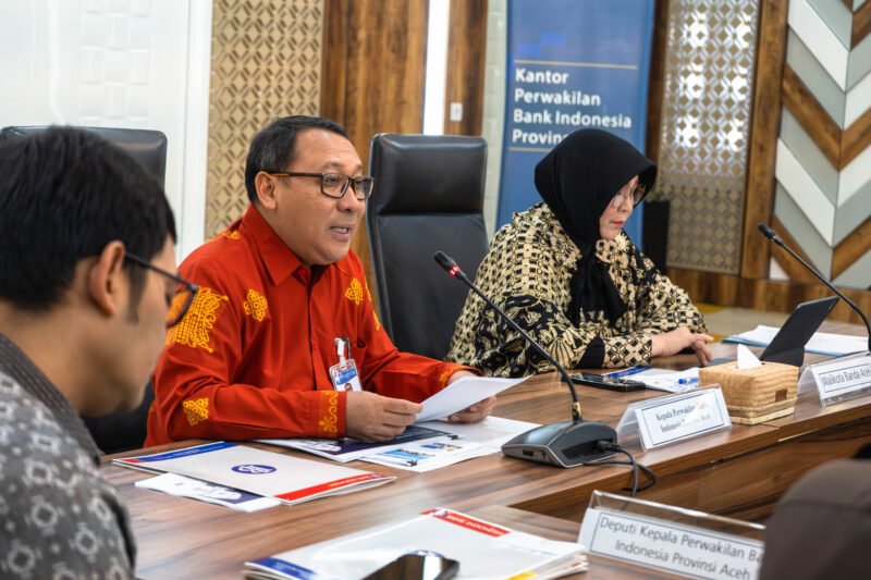 Wali Kota Banda Aceh, Illiza Sa’aduddin Djamal, bersama Kepala BI Aceh, Agus Chusaini, menegaskan sinergi pengendalian inflasi pangan menjelang Ramadan dan Idul Fitri 1447 H, Jumat (27/2/2026). Foto: Dok. Istimewa 