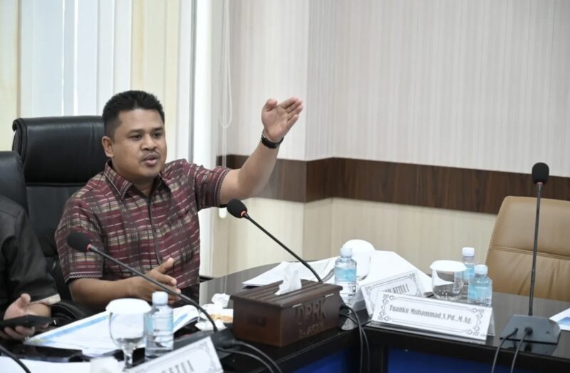 Wakil Ketua DPRK Banda Aceh Daniel Abdul Wahab memberikan keterangan kepada wartawan terkait penataan ulang Taman Bustanussalatin, Rabu (25/2/2026). Foto: Dok. DPRK Banda Aceh