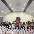 Foto bersama usai sosialisasi E-Learning Polri Gratis yang diikuti pelajar SD, SMP, dan SMA sebagai upaya mendukung keberlanjutan pendidikan di Aceh, Jumat (6/2/2026). Foto: Dok. Istimewa