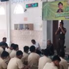 Kepala Seksi Penerangan Hukum Kejati Aceh, Ali Rasab Lubis, memberikan materi kepada siswa SMA Negeri 2 Banda Aceh dalam program Jaksa Masuk Sekolah (JMS), Rabu (11/2/2026). Foto: Dok. Istimewa 