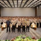 Kapolda Aceh bersama Wakapolda, Pejabat Utama dan para Kapolres jajaran foto bersama usai pembukaan Rapim Polda Aceh Tahun 2026 di Aceh Besar, Selasa (24/2/2026). Foto: Dok. Istimewa