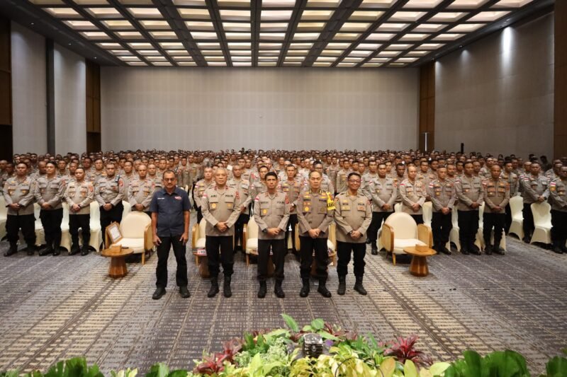Kapolda Aceh bersama Wakapolda, Pejabat Utama dan para Kapolres jajaran foto bersama usai pembukaan Rapim Polda Aceh Tahun 2026 di Aceh Besar, Selasa (24/2/2026). Foto: Dok. Istimewa 