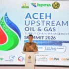 Sekda Aceh, M. Nasir, S.IP, MPA menyampaikan Sambutan sekaligus membuka Aceh Upstream Oil dan Gas Supply Chain Management Summit 2026 di Gedung Dayan Dawood, Darussalam, Senin (02/02/2026). Foto: Dok. Istimewa