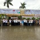 Sekda Kota Banda Aceh Jalaluddin  foto bersama usai meninjau Pasar Murah Daging Meugang di halaman PDAM Tirta Daroy, Rabu (18/2/2026). Foto: Dok. Istimewa 