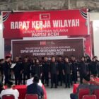 Pengurus Dewan Pimpinan Wilayah (DPW) Muda Seudang Kabupaten Aceh Jaya mengikuti prosesi pelantikan kepengurusan periode 2025–2030 yang digelar di Aula Lantai II Kantor DPW Partai Aceh Aceh Jaya, Sabtu (21/2/2026). Foto: Dok. Sanusi/NOA.co.id
