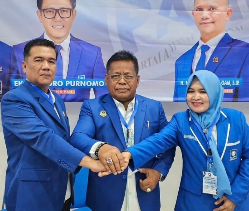 Aulia Afridzal bersama jajaran pengurus usai ditetapkan sebagai Sekretaris DPD PAN Kota Banda Aceh periode 2026–2031 dalam Musda VI PAN se-Aceh, Minggu (15/2/2026). Foto: Dok. Istimewa 
