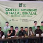 Ketua DPW PKB Aceh H. Ruslan M. Daud saat berdialog dengan insan pers dalam kegiatan coffee morning di Banda Aceh, Senin (30/3/2026). Foto: Dok. Istimewa