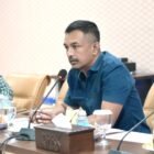 Anggota DPRK Banda Aceh, Teuku Arief Khalifah, menyampaikan pentingnya prioritas perbaikan jalan rusak oleh PUPR Aceh di Banda Aceh, Jumat (6/3/2026). Foto: Dok. Istimewa