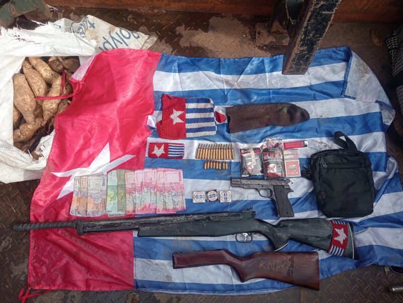 TNI Amankan Senjata dan Munisi Usai Kontak Tembak dengan OPM di Kampung Topo, Kabupaten Nabire, Papua Tengah, Sabtu (21/3/2026). (Foto : NOA.co.id/HO-Puspen TNI).