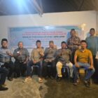Pengurus dan anggota Serikat Perusahaan Pers (SPS) Aceh berfoto bersama usai kegiatan silaturahmi, penyerahan santunan kepada anak yatim, serta buka puasa bersama Ramadan 1447 H di Warung Dek Gam, Lampineng, Banda Aceh, Sabtu (14/3/2026). Foto: Dok. Istimewa