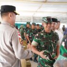 Pangdam Iskandar Muda Mayjen TNI Joko Hadi Susilo meninjau pelaksanaan Bazar Ramadhan yang diselenggarakan Kodam Iskandar Muda untuk membantu masyarakat memperoleh sembako murah di Banda Aceh, Jumat (13/3/2026). Foto: Dok. Istimewa