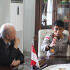 Kapolda Aceh Irjen Pol Marzuki Ali Basyah berdiskusi dengan Wali Nanggroe Aceh Tgk. Malik Mahmud Al-Haythar di Meuligoe Wali Nanggroe, Banda Aceh, Selasa (10/3/2026). Foto: Dok. Istimewa 