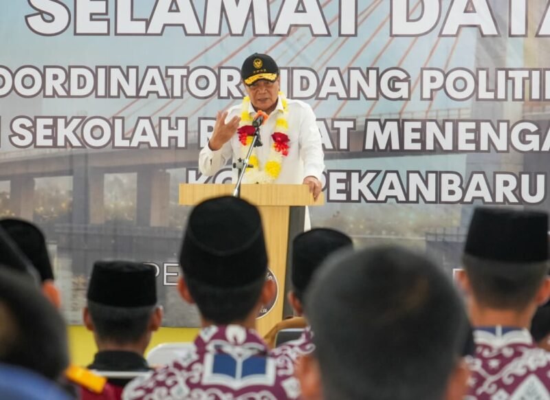 Menko Polkam Jenderal TNI (Purn) Djamari Chaniago saat meninjau langsung pelaksanaan program Sekolah Rakyat Menengah Atas 31 Pekanbaru, Riau, Kamis (5/3/2026). (Foto : NOA.co.id/HO-Kemenko Polkam).