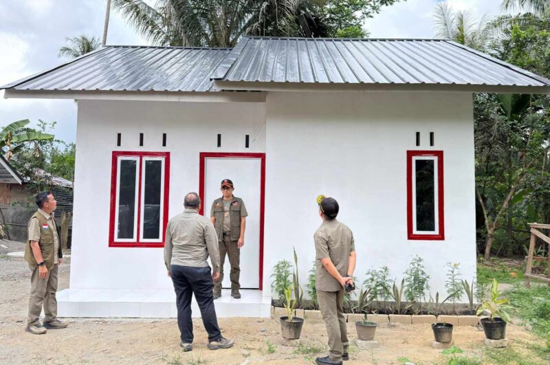 Kepala BNPB Letjen TNI Dr. Suharyanto saat memeriksa kondisi dan progres huntap bagi warga terdampak bencana di Kabupaten Bireuen, Provinsi Aceh, Jumat (13/3/2026). (Foto : NOA.co.id/HO-BNPB).