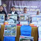konferensi Pers Peredaran Daging Domba Impor Kedaluwarsa di Tangerang di Gudang PT Lang-Lang Buana, Jalan Raya Serang No.8, Cibadak, Cikupa, Tangerang, Senin (16/3/2026). (Foto : NOA.co.id/HO-Divisi Humas Mabes Polri).