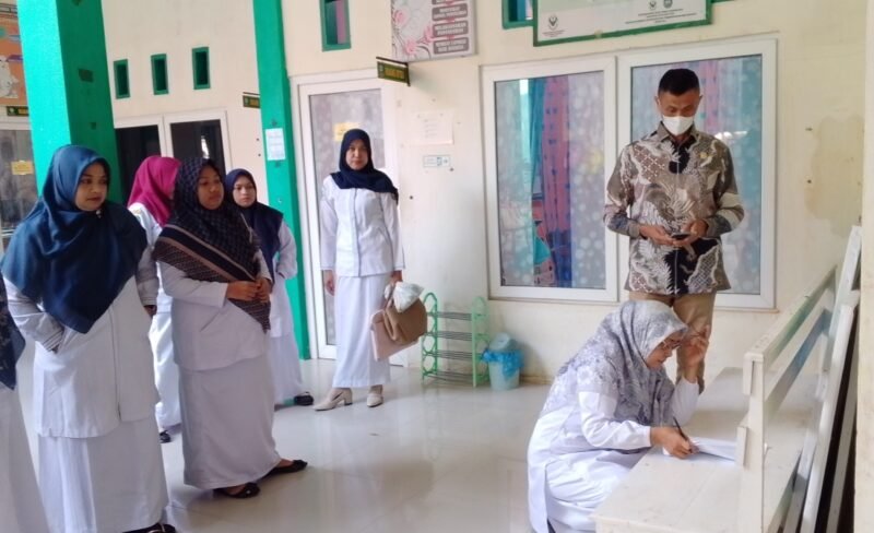 Ketua Komisi IV DPRK Aceh Barat Daya, Sardiman melakukan sidak ke sejumlah Puskesmas dan Sekolah. Foto. Dok. Teukunizar/NOA.co.id