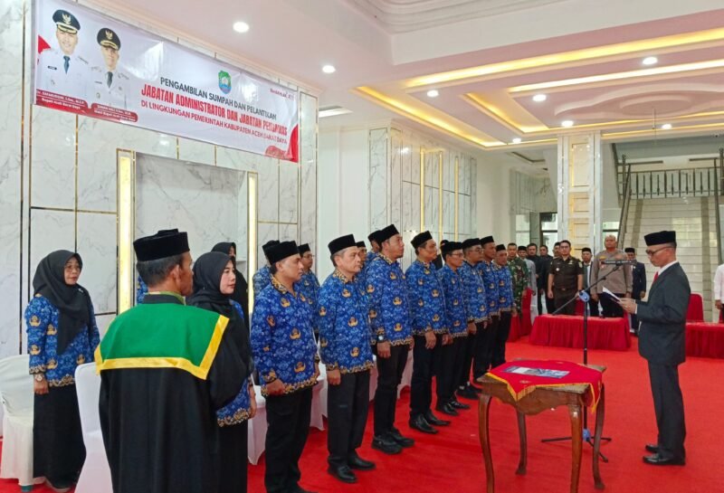 Pelantikan dan pengambilan sumpah jabatan administrator dan pejabat pengawas di lingkungan Pemkab Aceh Barat Daya. Foto. Dok. Teukunizar/NOA.co.id