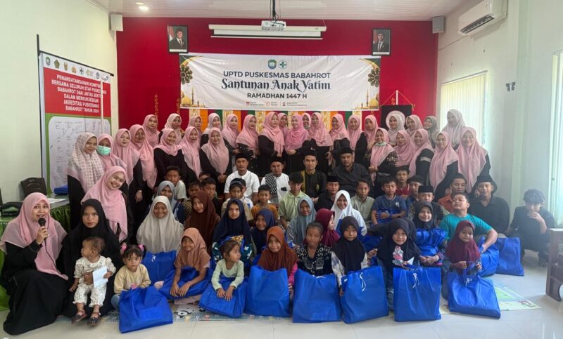 Puskesmas Babahrot memberikan santunan kepada anak yatim. Foto. Dok. Teukunizar/NOA.co.id
