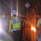 Polisi saat melakukan olah TKP kejadian laka di Alue Jeurejak. Foto. Dok. Teukunizar/NOA.co.id