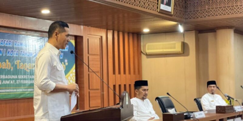 Sekda Aceh, M. Nasir, S.IP, MPA, saat memberikan sambutan pada kegiatan Pelepasan Tim Safari Ramadhan Pemerintah Aceh Tahun 1447 H, di Gedung Serbaguna Setda Aceh, Banda Aceh, Jum'at (27/2/2026). Foto: Dok. Biro Adpim Setda Aceh