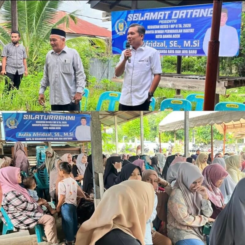 Aulia Afridzal, anggota DPRK Banda Aceh dari Fraksi PAN, memberikan sambutan pada kegiatan reses di Gampong Peunyerat, Banda Raya, Senin (9/2/2026). Foto: Dok. Istimewa
