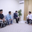 Bupati Aceh Besar H. Muharram Idris yang akrab disapa Syeh Muharram melakukan silaturahmi ke Pesantren Tahfidz Sulaimaniyah Turki di Gampong Seupeu, Kecamatan Kuta Baro, Aceh Besar, Kamis (5/3/2026). Foto: Dok. MC Aceh Besar