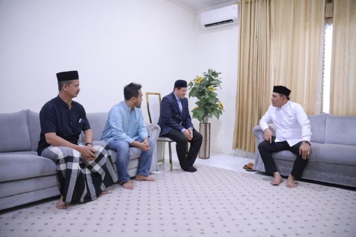 Bupati Aceh Besar H. Muharram Idris yang akrab disapa Syeh Muharram melakukan silaturahmi ke Pesantren Tahfidz Sulaimaniyah Turki di Gampong Seupeu, Kecamatan Kuta Baro, Aceh Besar, Kamis (5/3/2026). Foto: Dok. MC Aceh Besar