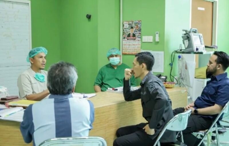 Bupati Aceh Barat Tarmizi bersama Wakil Bupati Said Fadheil saat melakukan sidak di Rumah Sakit Umum Daerah Cut Nyak Dhien, Sabtu (28/2/2026). Foto: Dok. Pemkab Aceh Barat