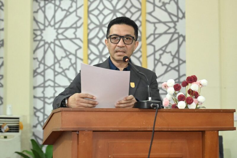 Komisi III DPRK Banda Aceh Royes Ruslan mendesak perbaikan jalan provinsi yang rusak parah agar masyarakat dapat berlalu lintas dengan aman, Senin (9/3/2026). Foto: Dok. DPRK Banda Aceh