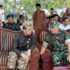 Bupati Tarmizi bersama Kasdam Kodam Iskandar Muda Brigjen TNI Dwi Sasongko menghadiri penutupan program TMMD ke-127 di Desa Lueng Jawa, Kecamatan Woyla, Aceh Barat, Rabu (11/3/2026). Foto: Dok. Pemkab Aceh Barat