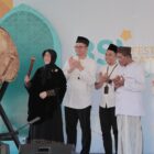 Wali Kota Banda Aceh Illiza Sa’aduddin Djamal didampingi Ketua DPRK Banda Aceh Irwansyah dan Regional CEO BSI Aceh Imsak Ramadhan memukul bedug sebagai tanda dibukanya BSI Fest Ramadhan 1447 H di halaman Masjid Raya Baiturrahman, Banda Aceh, Kamis (12/3/2026). Foto: Dok. Prokopim Kota Banda Aceh