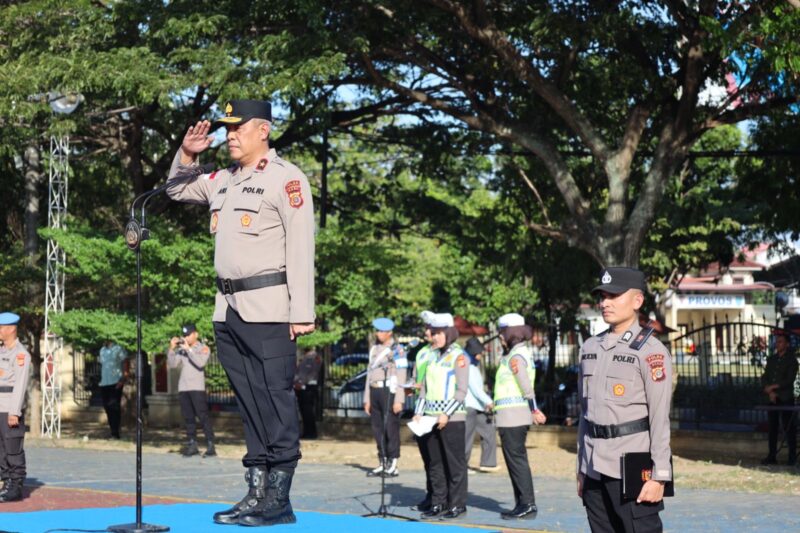 Wakapolda Aceh Brigjen Pol. Ari Wahyu Widodo memimpin apel gelar pasukan Operasi Ketupat Seulawah 2026 di Mapolda Aceh, Banda Aceh, sebagai tanda dimulainya pengamanan mudik dan perayaan Idulfitri 1447 Hijriah, Kamis (12/3/2026). Foto: Dok. Istimewa