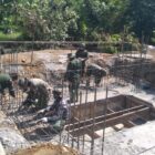 Proses pembangunan Jembatan Gantung Perintis Garuda oleh TNI bersama warga di Desa Kumbang Jaya, Aceh Tenggara, Senin (20/4/2026). Foto: Dok. Istimewa 