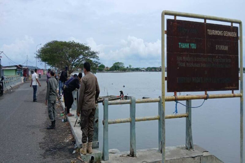 Satuan Pembinaan Masyarakat (Sat Binmas) Polres Lhokseumawe melaksanakan kegiatan sosialisasi normalisasi Waduk Pusong, Kamis (9/4/2026) pagi. Dok. Polres Lhokseumawe