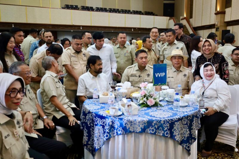Mualem bersama sejumlah pejabat nasional saat prosesi peluncuran InnoFood 2026 dan penyerahan santunan kepada anak yatim di Jakarta, Senin (27/4/2026). Foto: Dok. Istimewa 
