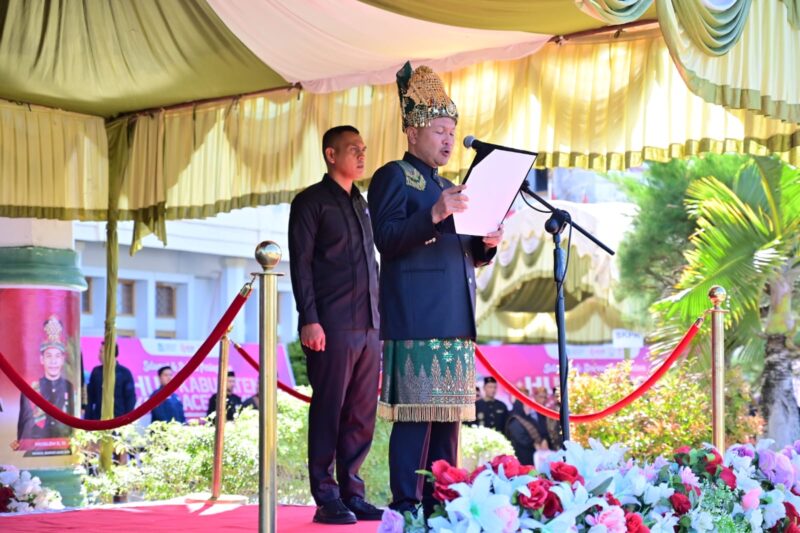 Bupati Aceh Jaya dalam sambutan pada upacara peringatan Hari Ulang Tahun (HUT) ke-24 Kabupaten Aceh Jaya, dihalaman kantor Bupati Aceh Jaya, Jumat (10/4/2026). Foto:  Pemkab Aceh Jaya