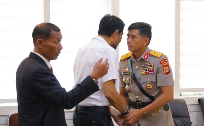 Kapolda Aceh Irjen Pol. Marzuki Ali Basyah menghadiri Rapat Paripurna DPRA terkait penyampaian LKPJ Gubernur Aceh Tahun Anggaran 2025 di Banda Aceh, Senin (6/4/2026). Foto: Dok. Istimewa 