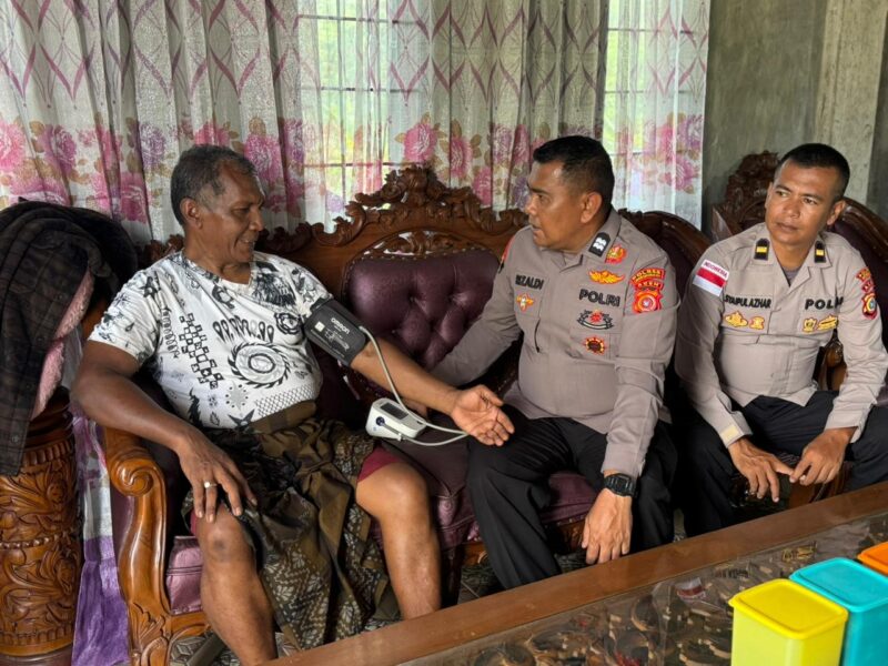 Polres Lhokseumawe melalui Seksi Kedokteran dan Kesehatan (Sidokkes) melakukan pengecekan terhadap personel yang tengah mengalami gangguan kesehatan, Selasa (28/4/2026). Dok. Polres Lhokseumawe