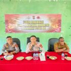 Kapolres Aceh Jaya AKBP Zulfa Renaldo memberi arahan saat Forum Komunikasi dan Pembentukan Komunitas Masyarakat Peduli Api di Desa Lueng Gayo, Kecamatan Teunom, Selasa (21/4/2026). Foto: Dok. Humas Polres Aceh Jaya