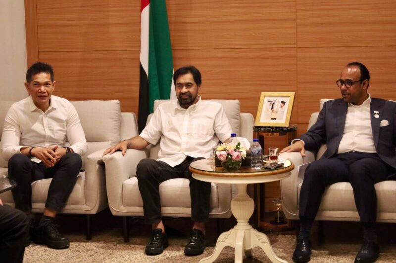 Gubernur Aceh Muzakir Manaf bertemu Dubes UEA Abdulla Salem Al-Dhaheri membahas peluang investasi dan pembukaan rute penerbangan, Jakarta, Senin (27/4/2026). Foto: Dok. Istimewa 