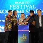 Staf Ahli Gubernur Aceh bersama perwakilan Bank Indonesia dan KDEKS Aceh menekan tombol simbolis saat peresmian Zona KHAS di Auditorium AAC Dayan Dawood, Universitas Syiah Kuala, Banda Aceh, Selasa (28/4/2026). Foto: Dok. Istimewa 