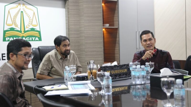 Gubernur Aceh, Muzakir Manaf, memimpin rapat koordinasi pembahasan validasi data JKA di Meuligoe Gubernur, Banda Aceh, Kamis (23/4/2026). Foto: Dok. Istimewa 