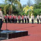 Wakapolres Aceh Jaya memimpin Apel Siaga Bencana dalam rangka kesiapsiagaan penanggulangan karhutla di halaman Mapolres Aceh Jaya, Rabu (22/4/2026). Foto: Dok. Humas Polres Aceh Jaya