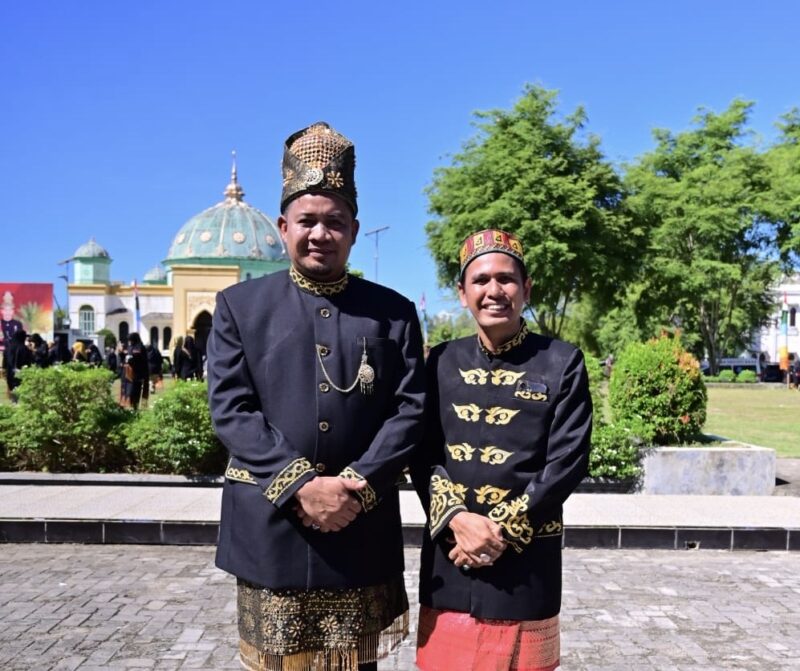 Sekretaris Daerah Aceh Jaya H. Masri, S.E., M.Si. bersama Dahrial Saputra, S.IP., Kepala Bagian Pemerintahan Setdakab sekaligus Plt Kepala DPMPKB Aceh Jaya. Foto: Dok. Istimewa