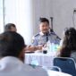 Kepala Dinas Perhubungan Aceh Barat, Erdian Mourny, saat memimpin kegiatan Coffee Morning Forum Lalu Lintas bersama stakeholder terkait di ruang rapat Dishub Aceh Barat, Meulaboh, Kamis (23/4/2026). Foto: Dok. Istimewa 